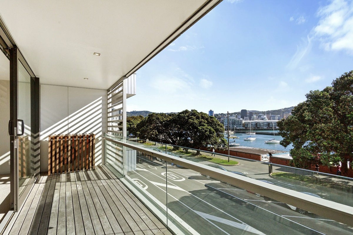 1B/140 Oriental Parade, Oriental Bay, Wellington - Carousel 2