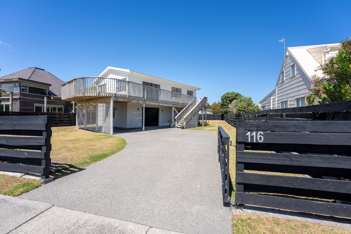116 Field Way, Waikanae Beach, Waikanae - Carousel 1