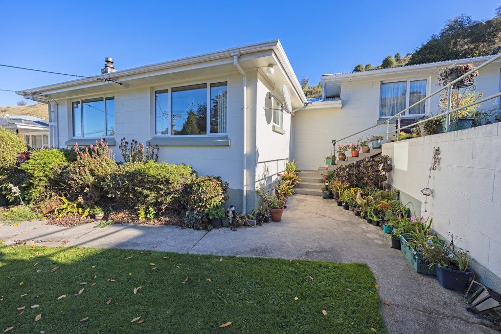 18 Derwent Street, Oamaru North, Oamaru - Carousel 1