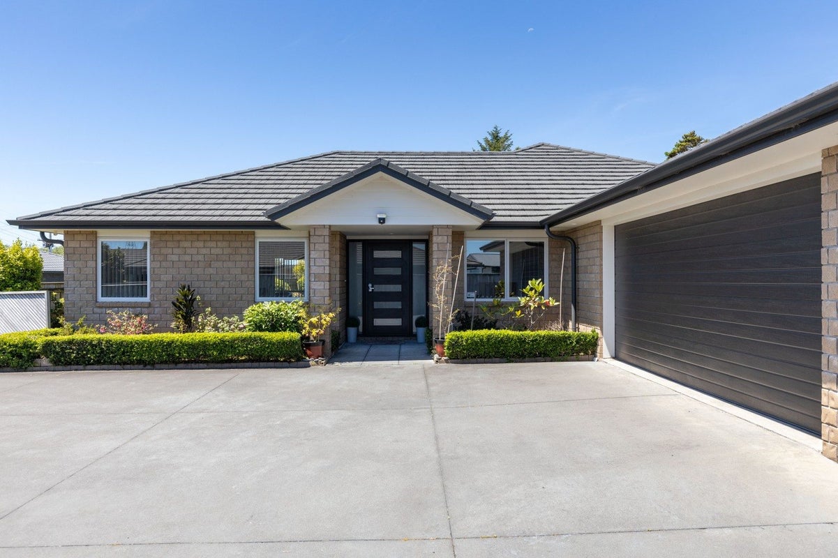 74 Fernbrook Drive, Hurworth, New Plymouth - Carousel 1