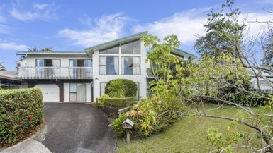 5 Fayette Place, Te Atatu South, Auckland - Carousel 1
