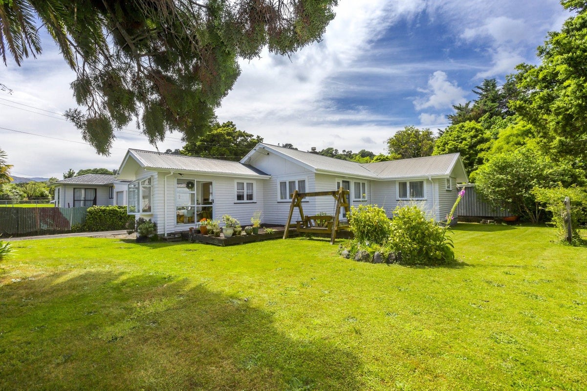 650 Main Road North, Te Marua, Upper Hutt - Carousel 1
