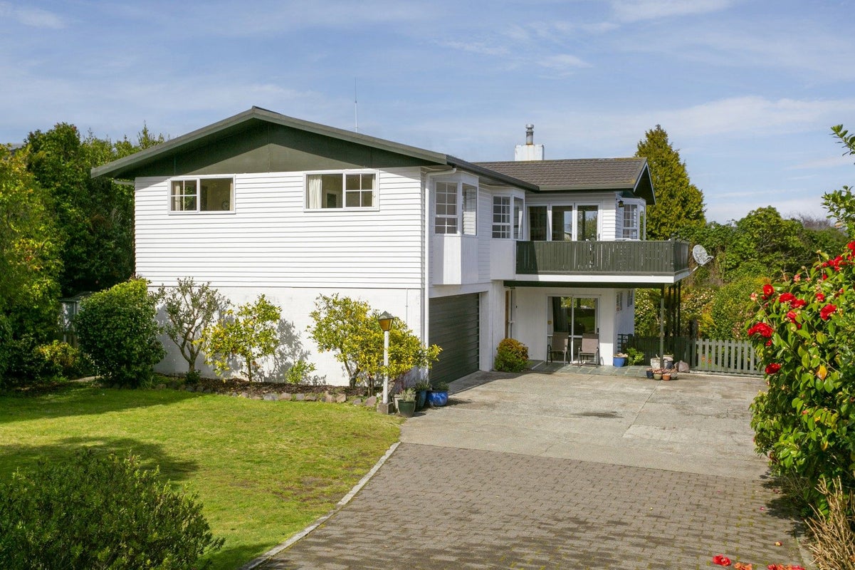 7 Titoki Avenue, Waipahihi, Taupo - Carousel 1