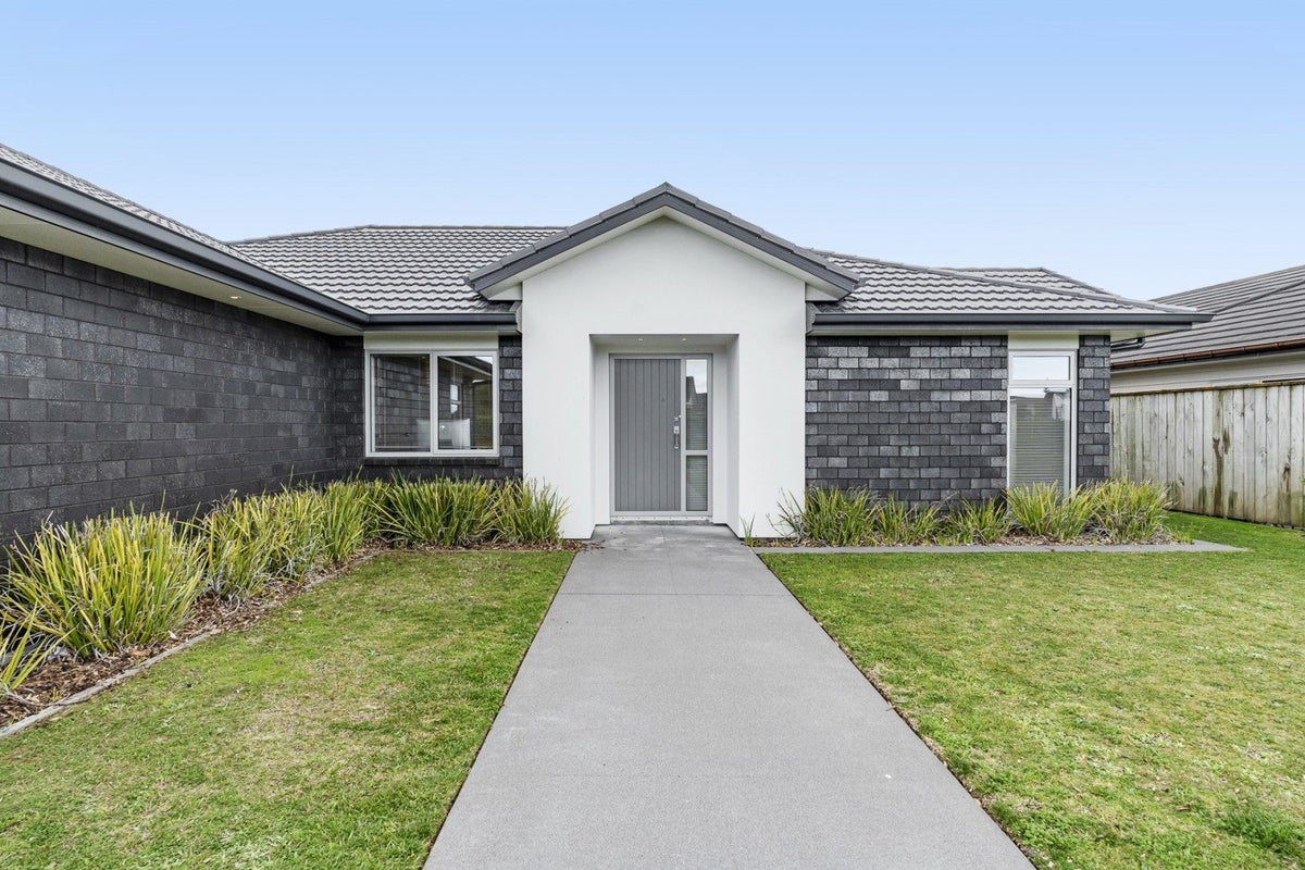 71 Links Drive, Waiwhakaiho, New Plymouth - Carousel 1