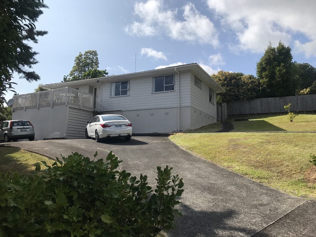 12 Eagleson Street, Northcross, Auckland - Carousel 1