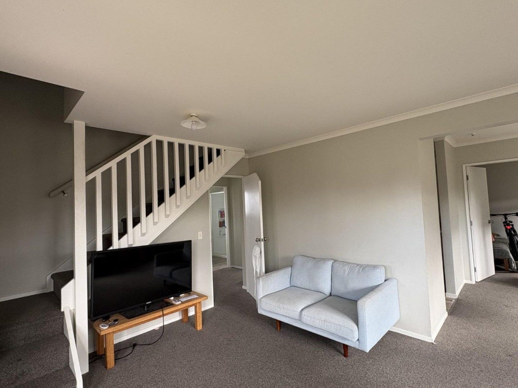 8 Inverness Avenue, Hamilton East, Hamilton - Carousel 2
