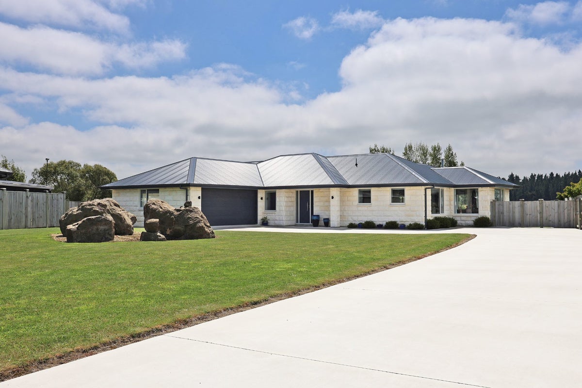 27 Avoca Drive, Waiareka Junction, Oamaru - Carousel 1