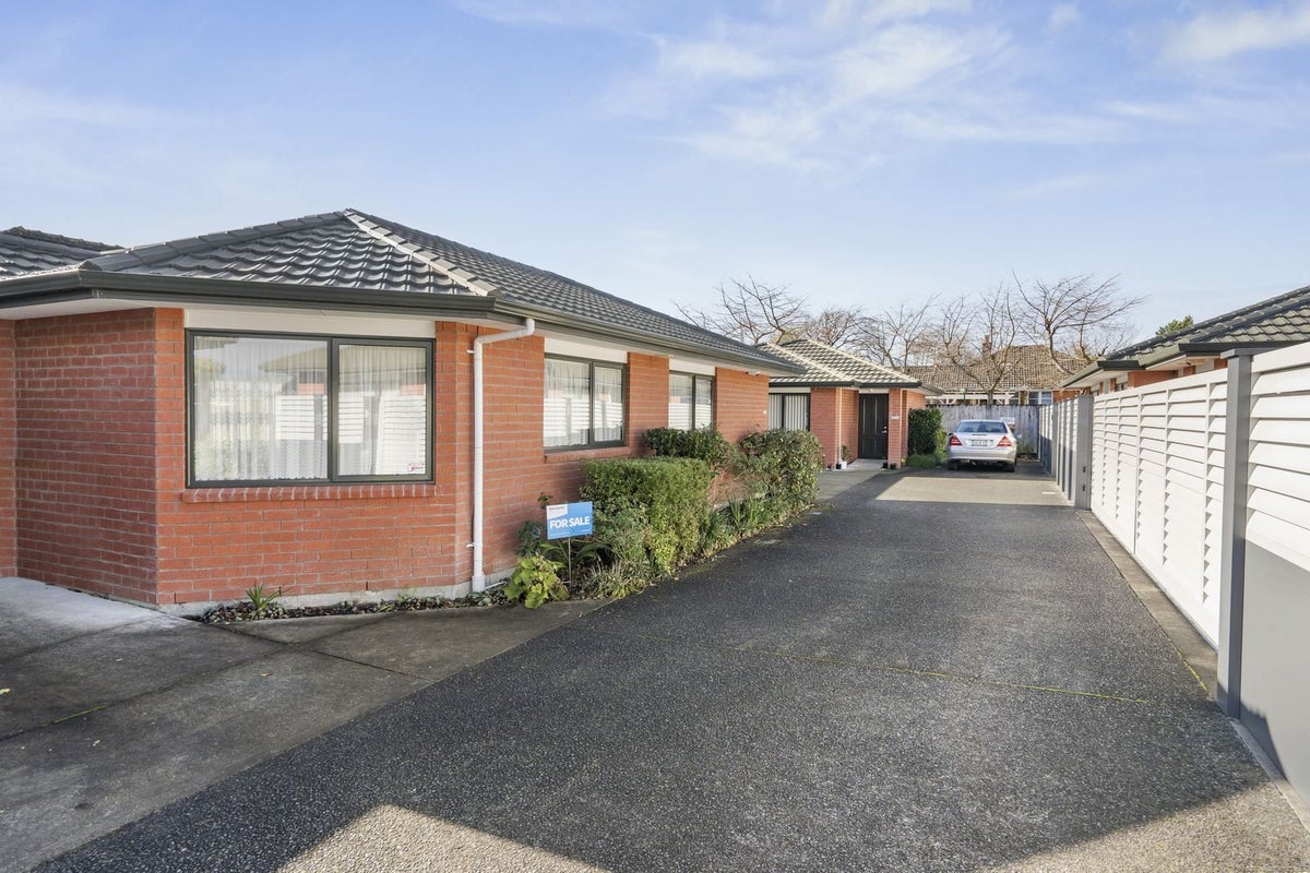 2/32 Gibbons Street, Upper Hutt Central, Upper Hutt - Carousel 1