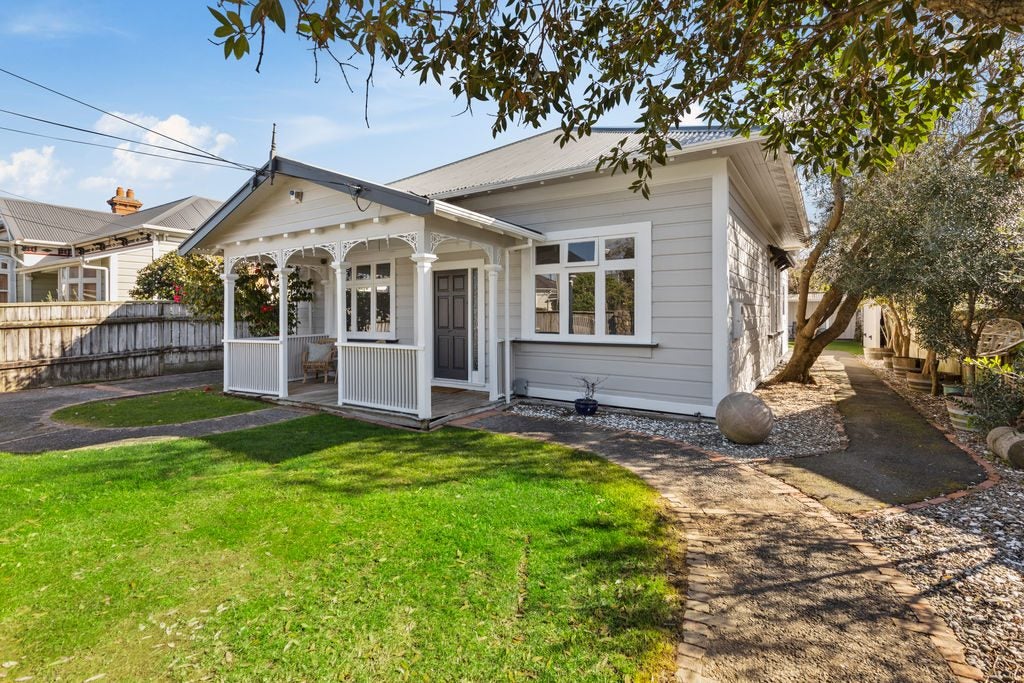 31 Bay Street, Petone, Lower Hutt - Carousel 1