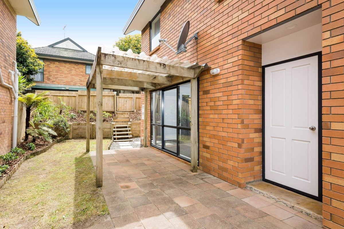 11/12 NORTHCROSS DR, Oteha, Auckland - Carousel 16