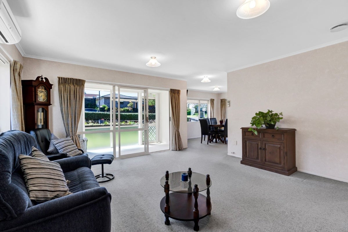 1/16 Sandel Rise, Merrilands, New Plymouth - Carousel 2