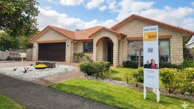 223 Castlewold Drive, Bethlehem, Tauranga - Carousel 1