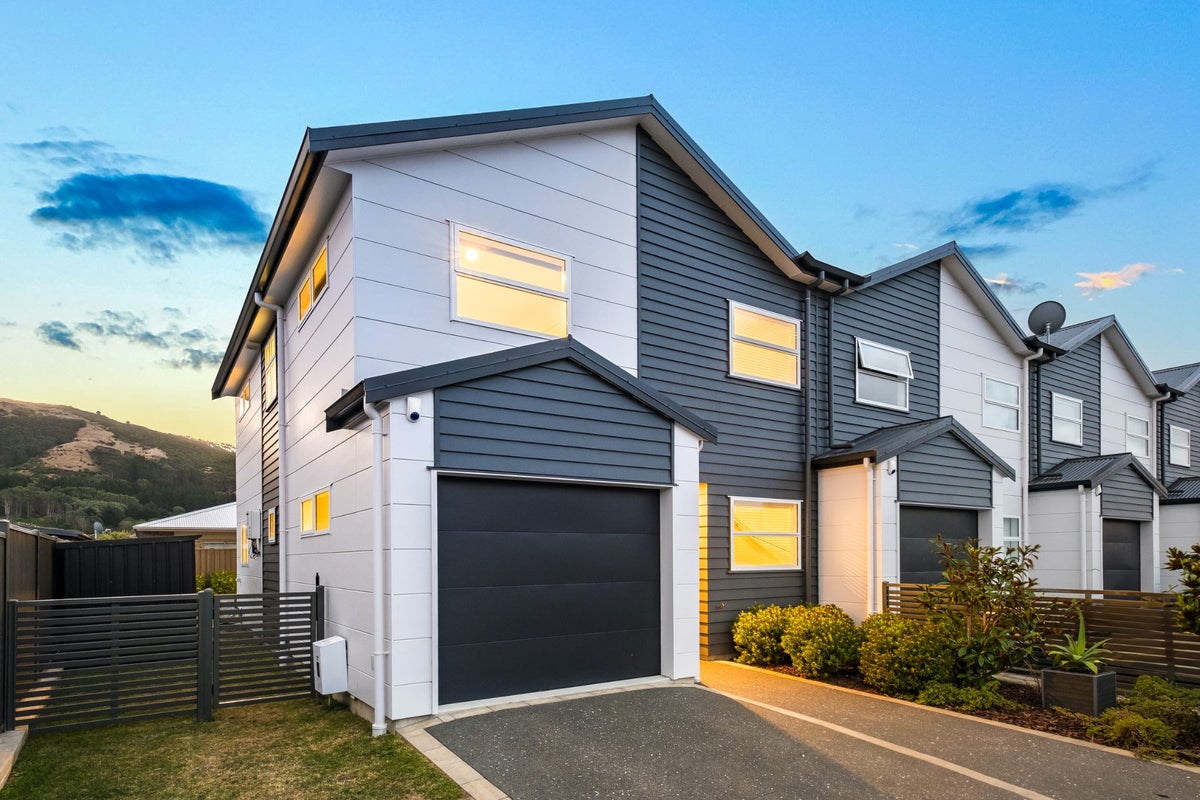 12 Torea Place, Kenepuru, Porirua - Carousel 1