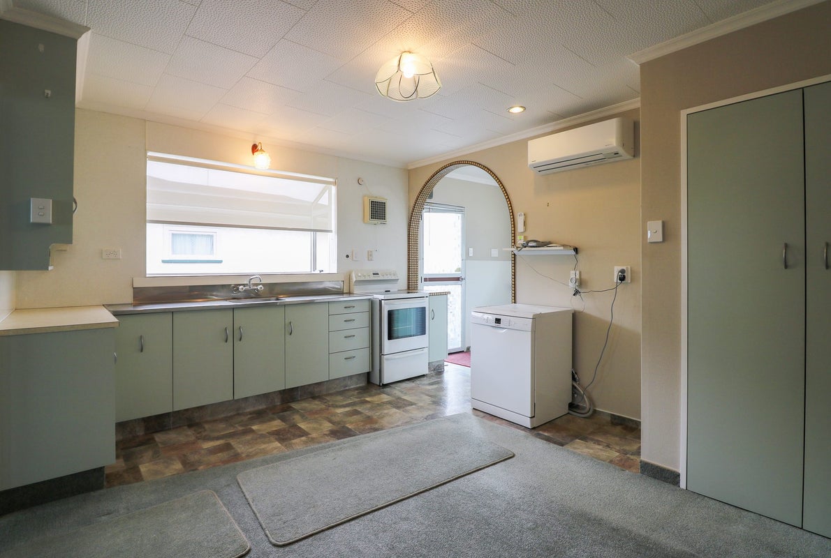 6 Aberdeen Avenue, Takaro, Palmerston North - Carousel 2