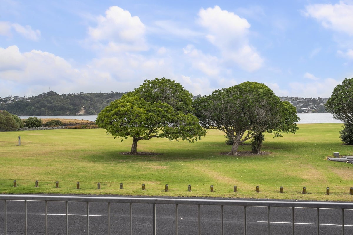 91A Kiwi Esplanade, Mangere Bridge, Auckland - Carousel 2