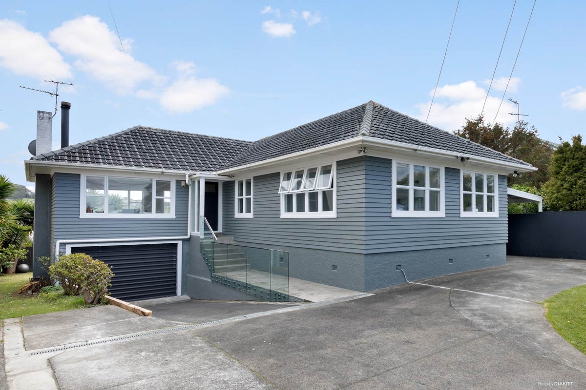102 Frederick Street, Hillsborough, Auckland - Carousel 1