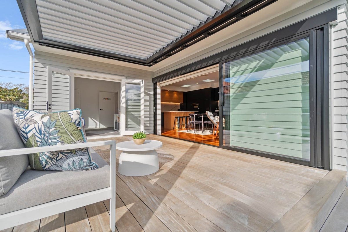 28 Renfrew Avenue, Sandringham, Auckland - Carousel 2
