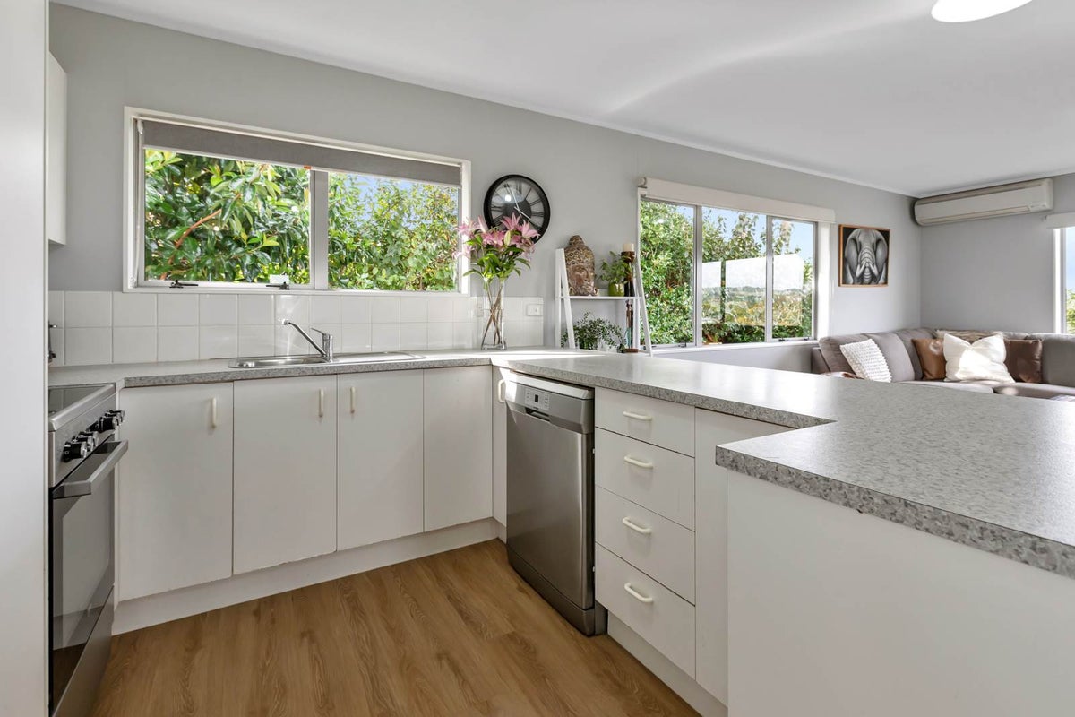 31 Ridgeway Drive, Kamo, Whangarei - Carousel 2