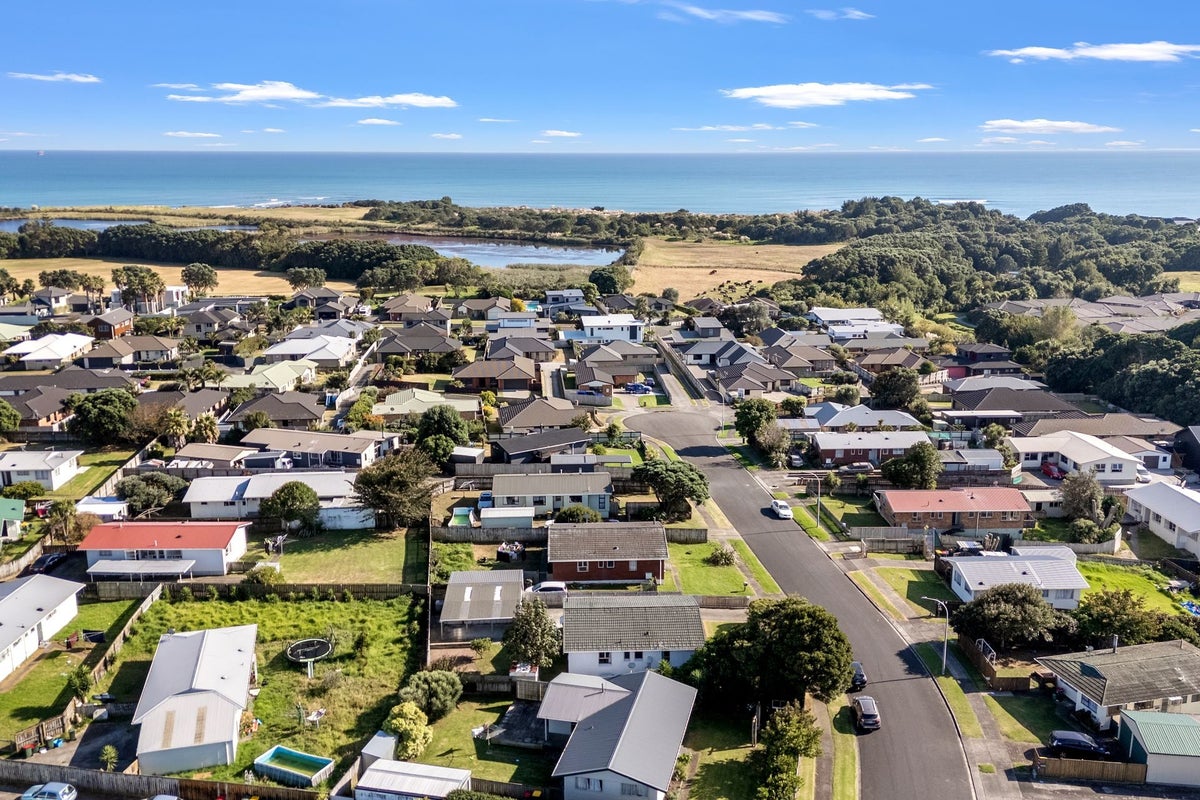 35 Camellia Avenue, Bell Block, New Plymouth - Carousel 29