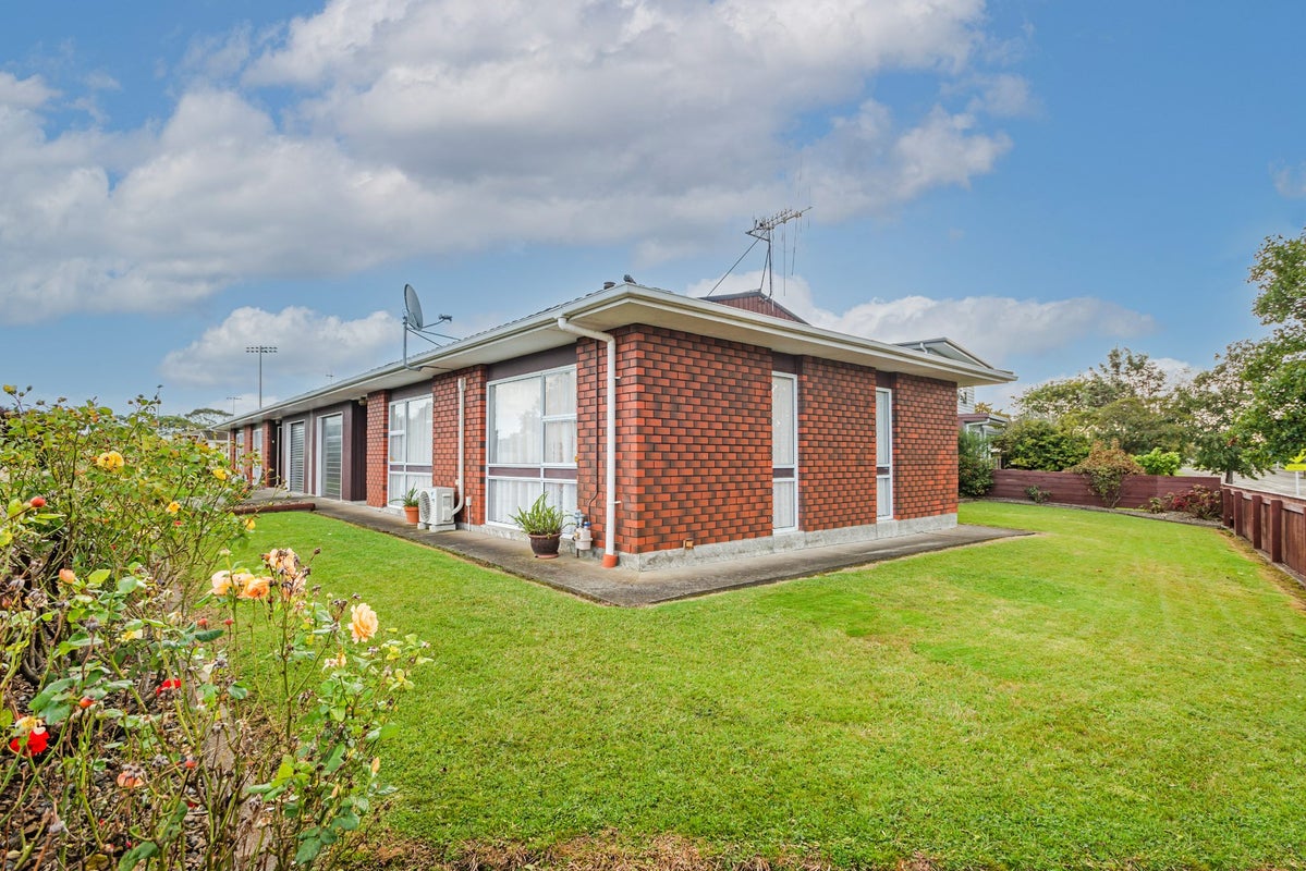 2 Moyne Avenue, Milson, Palmerston North - Carousel 1