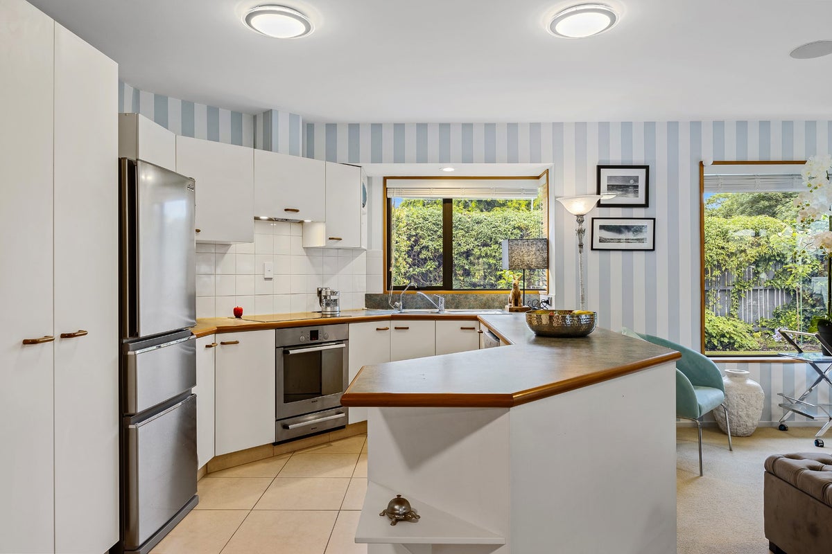 21 Mona Square, Ashburton, Ashburton - Carousel 2