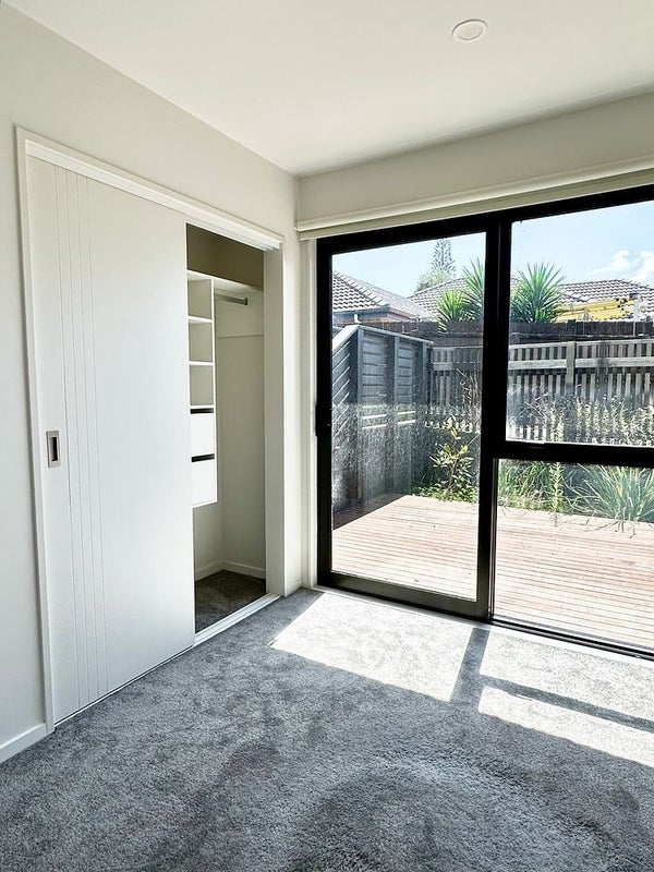 8/26 Buscomb Avenue, Henderson, Auckland - Carousel 2