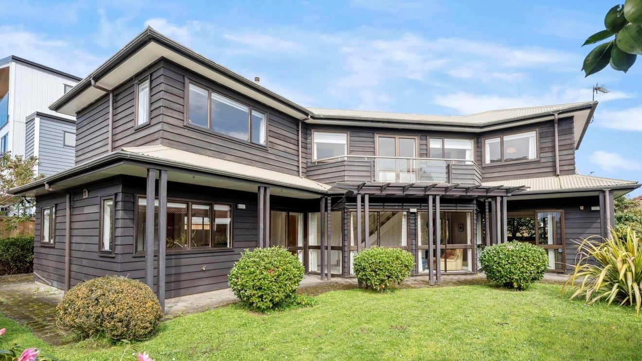 12 Dunkerron Avenue, Epsom, Auckland - Carousel 1