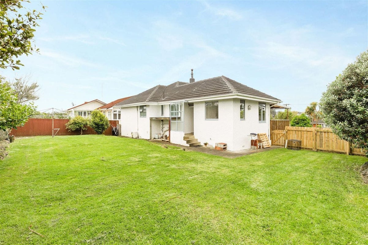 10 Murray Road, Te Atatu Peninsula, Auckland - Carousel 2