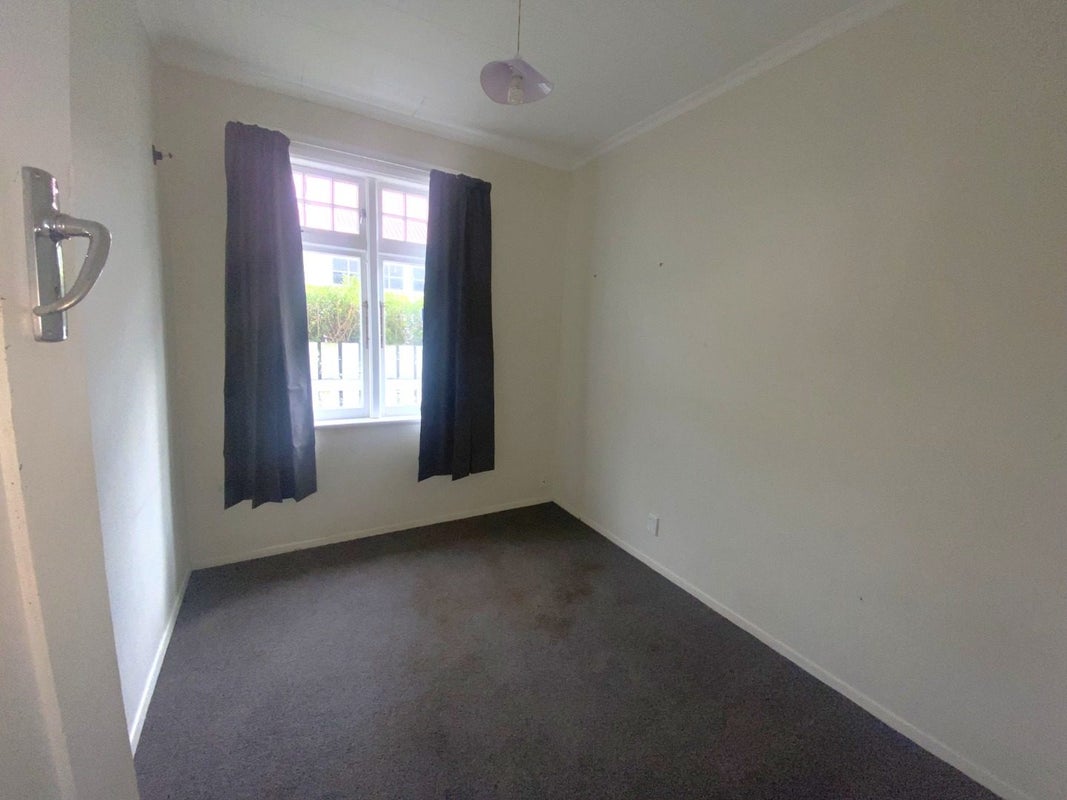 416 Broadway, Miramar, Wellington - Carousel 12