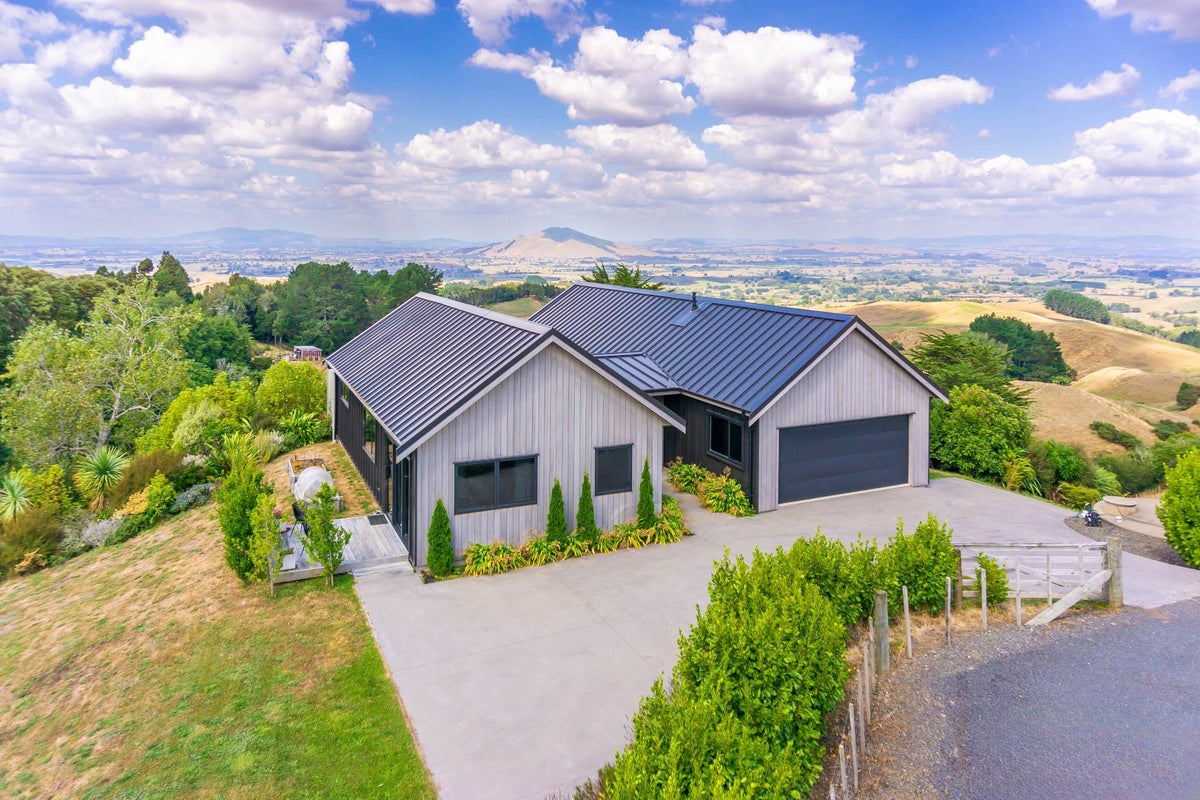 33 Tiwarawara Lane, Puketotara, Pirongia - Carousel 2