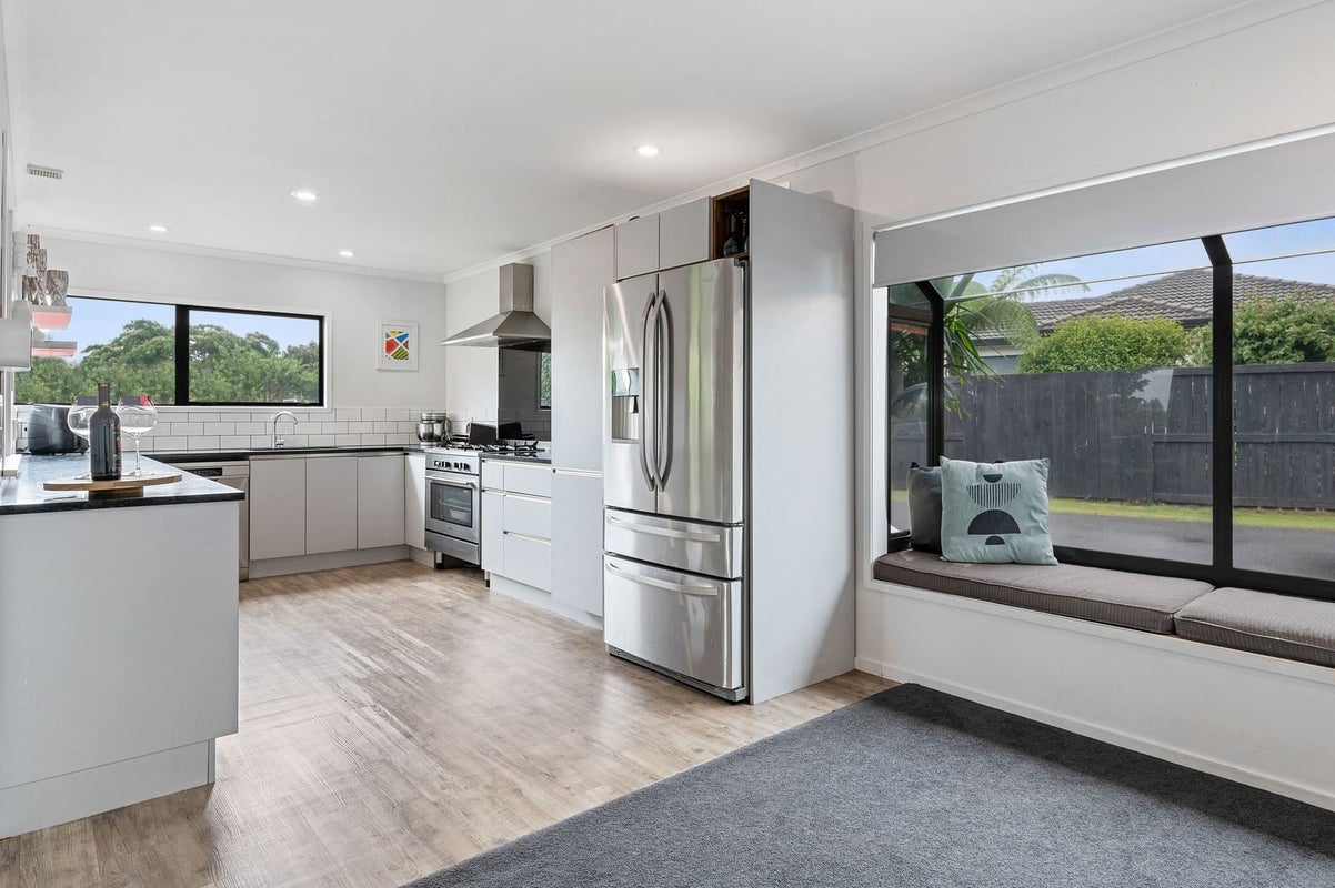 21 Kahurangi Drive, Lynmore, Rotorua - Carousel 1