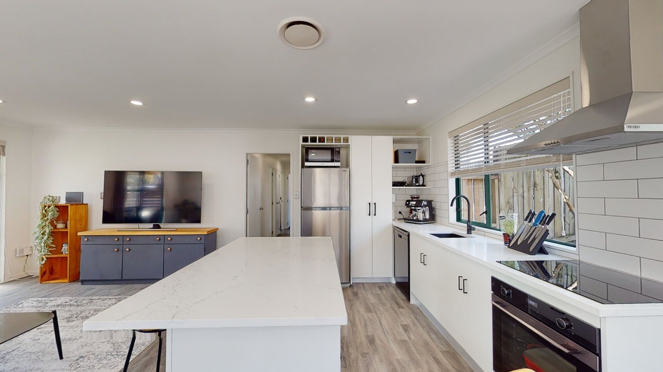 2/541 Swanson Road, Ranui, Auckland - Carousel 1
