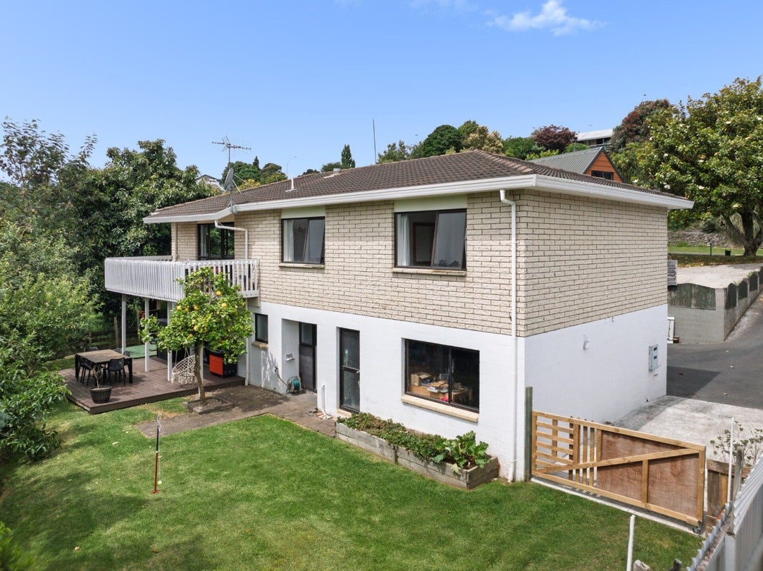 18B Burns Street, Gate Pa, Tauranga - Carousel 31