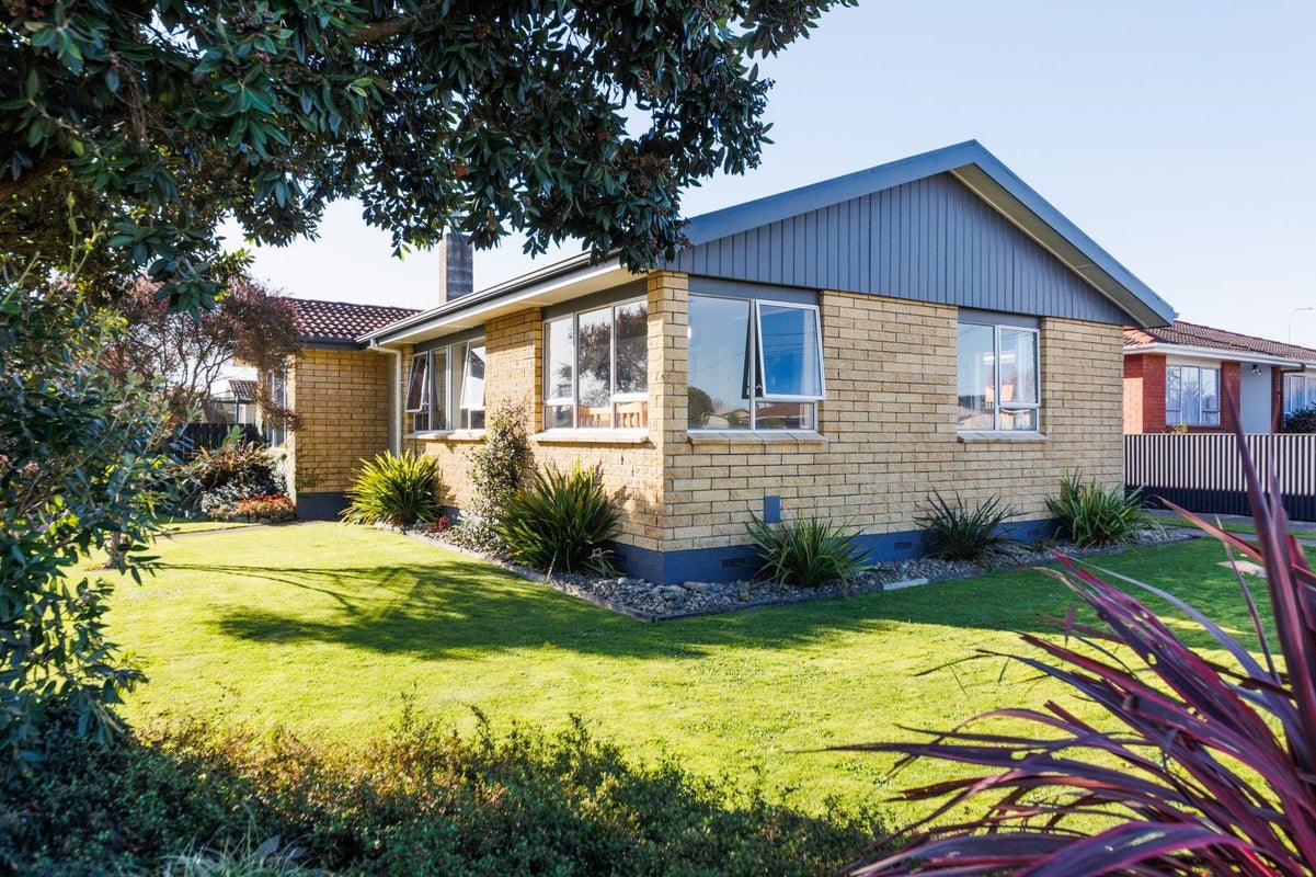 4 Rutland Place, Milson, Palmerston North - Carousel 1