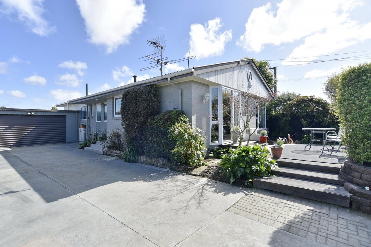 5 Hannah Place, Redwood, Christchurch - Carousel 1