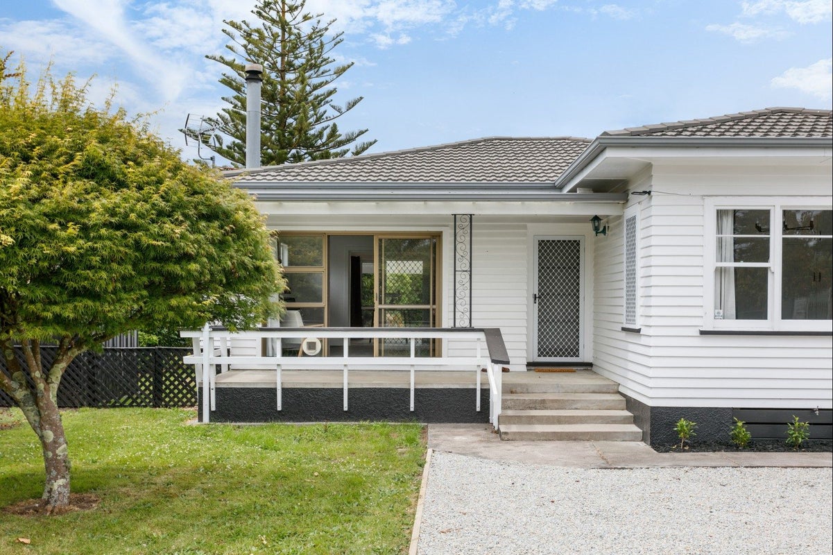 1 Steed Avenue, Te Hapara, Gisborne - Carousel 2