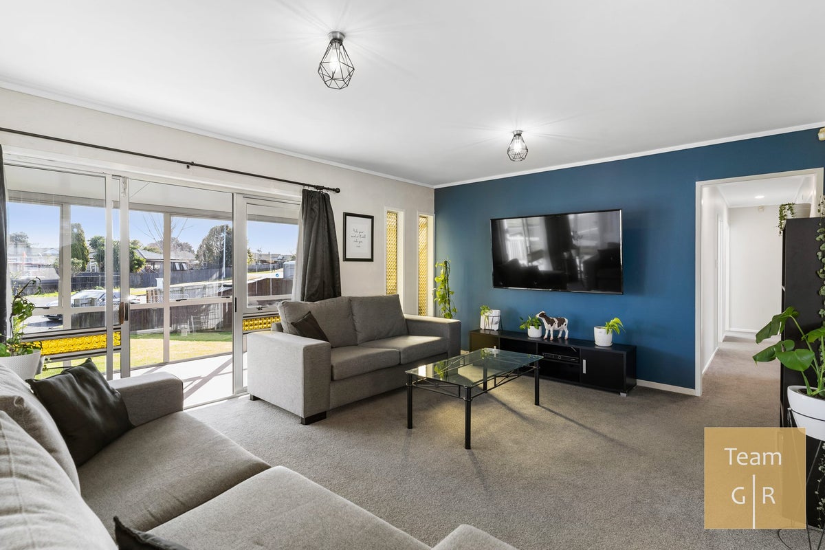 61 Rowandale Avenue, Manurewa, Auckland - Carousel 2