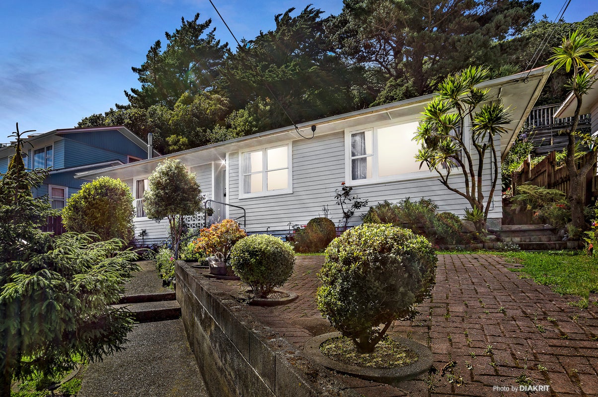 27 Ahuriri Street, Strathmore Park, Wellington - Carousel 1