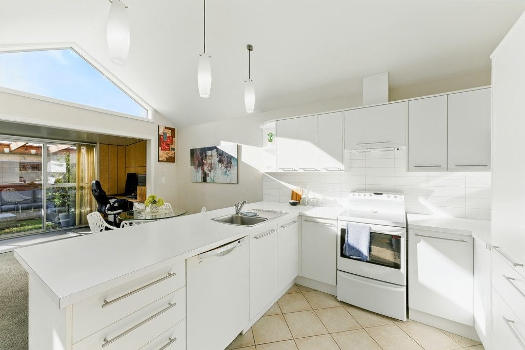 2/7 Glenys Place, Broomfield, Christchurch - Carousel 1
