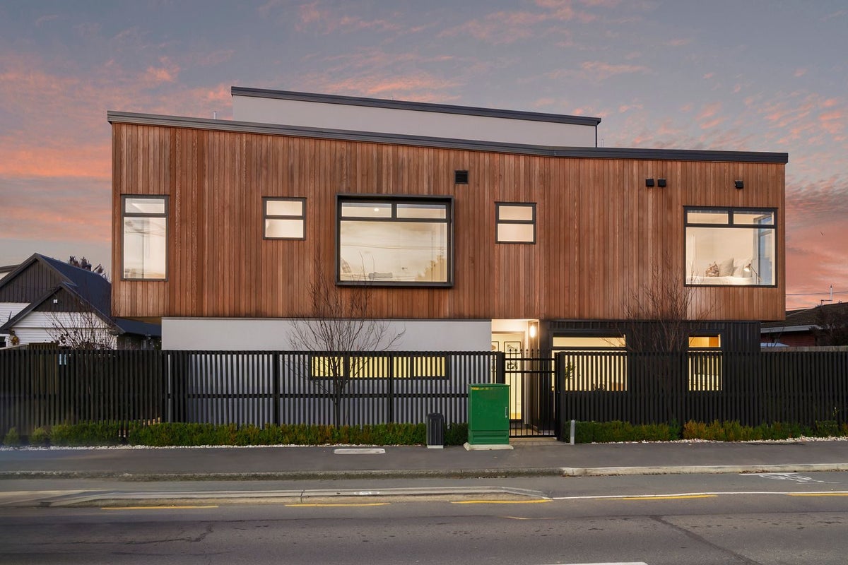 1/62 Antigua Street, Addington, Christchurch - Carousel 1