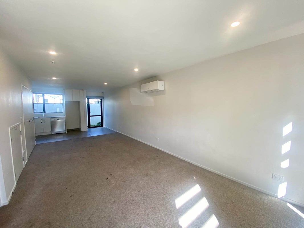 12 Cessna Crescent, Mangere, Auckland - Carousel 2