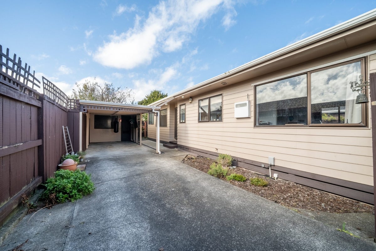 2/52 Athlone Crescent, Avalon, Lower Hutt - Carousel 2
