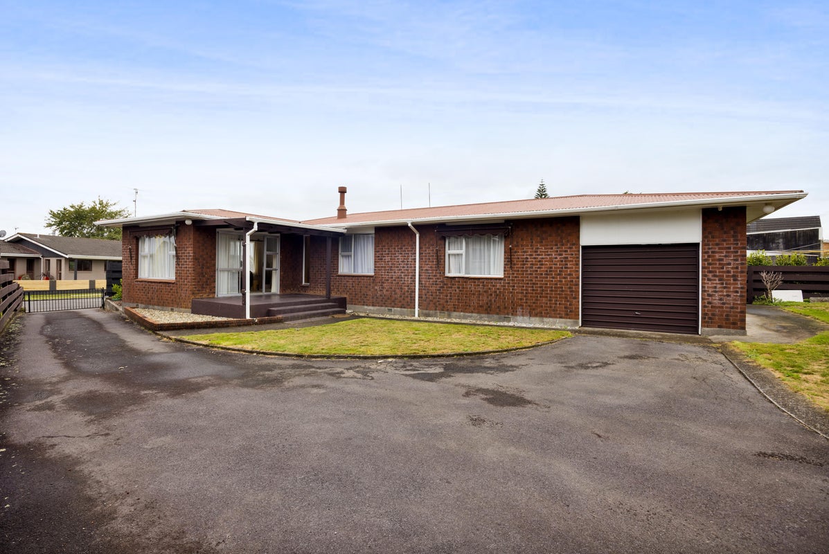 53 Manu Crescent, Upper Vogeltown, New Plymouth - Carousel 1