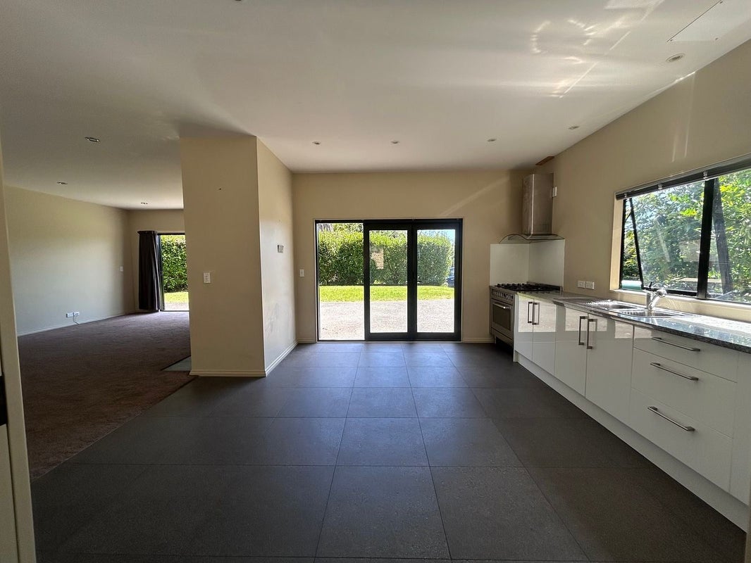 206 Broomfields Road, Howick - Carousel 1