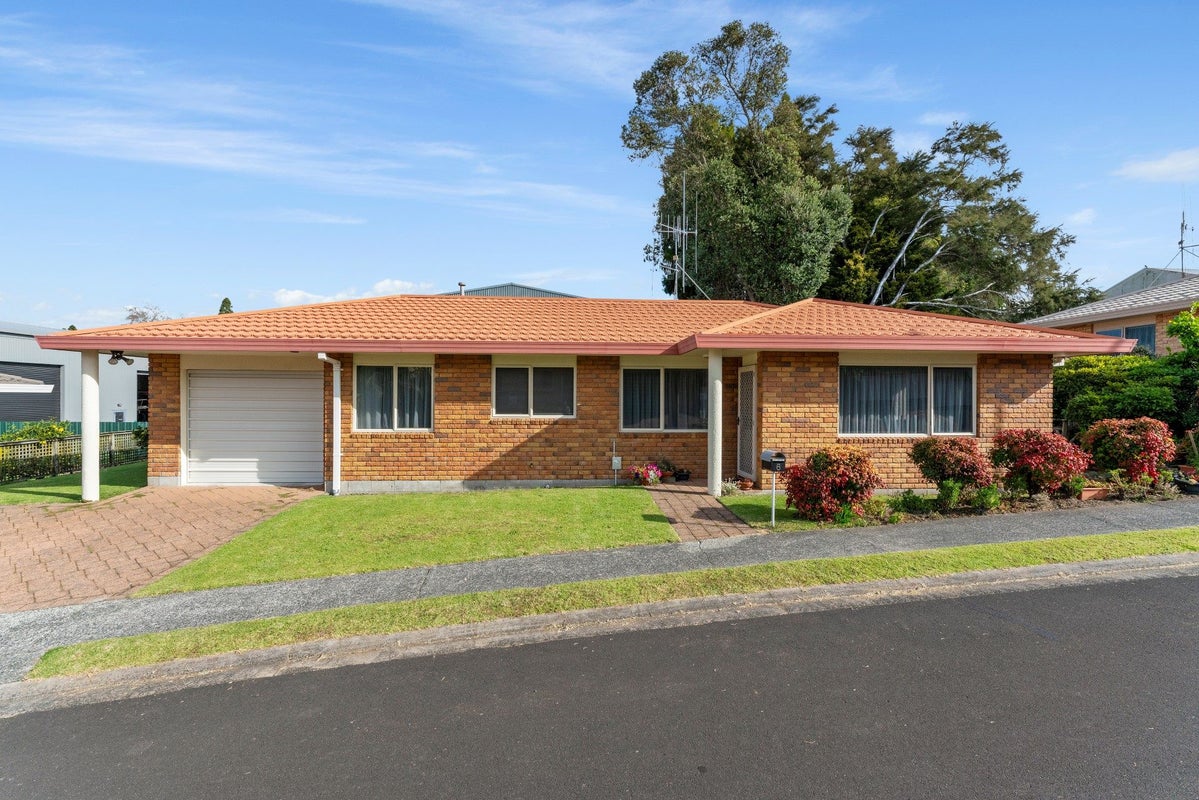 6 Racecourse Way, Gate Pa, Tauranga - Carousel 1