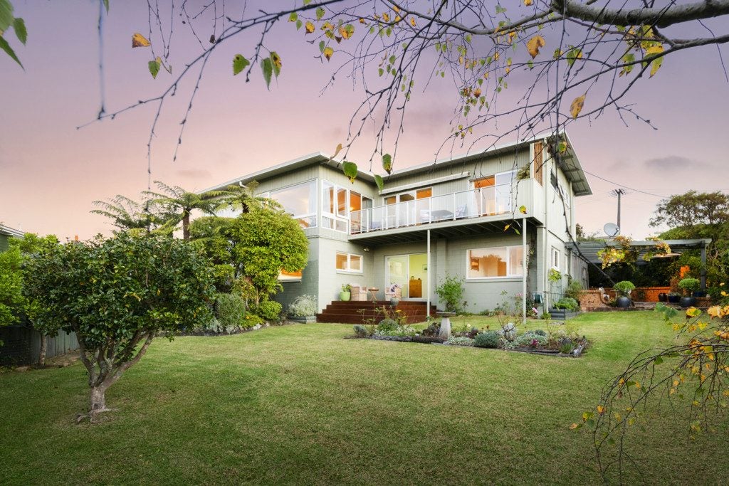 1/47 Eastcliffe Road, Castor Bay, Auckland - Carousel 1