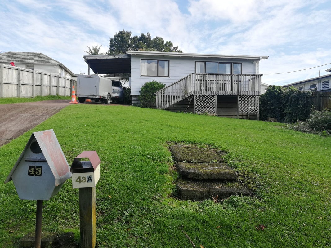 43 Sunnyside Road, Sunnyvale, Auckland - Carousel 1
