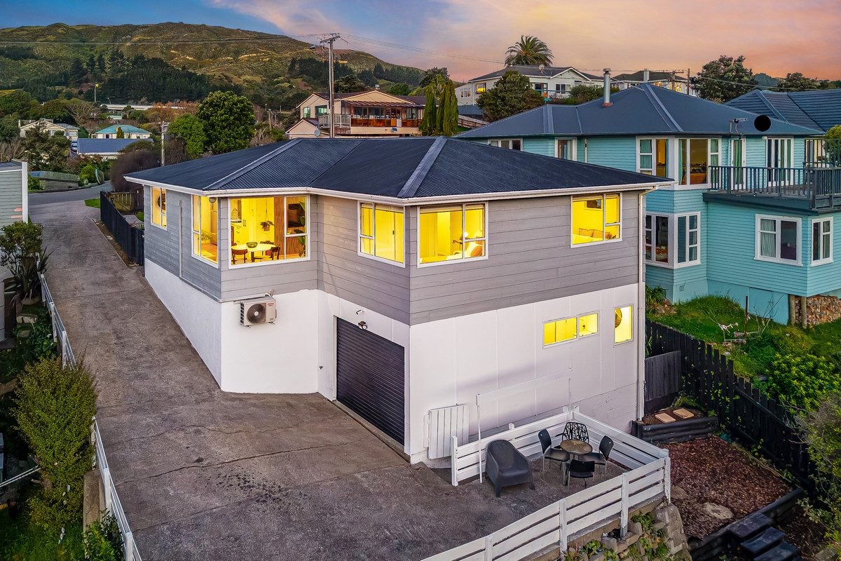 49 Handyside Street, Tawa, Wellington, Wellington - Carousel 2