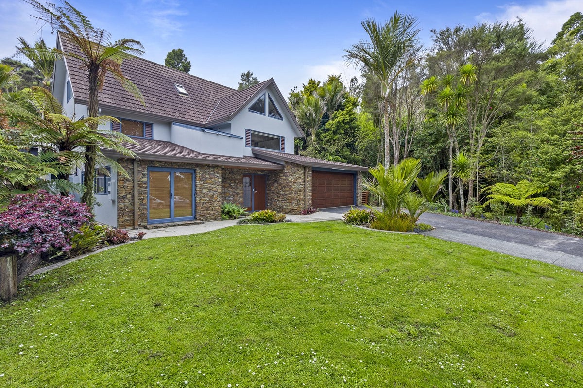 14 Ngaio Road, Titirangi, Auckland - Carousel 1