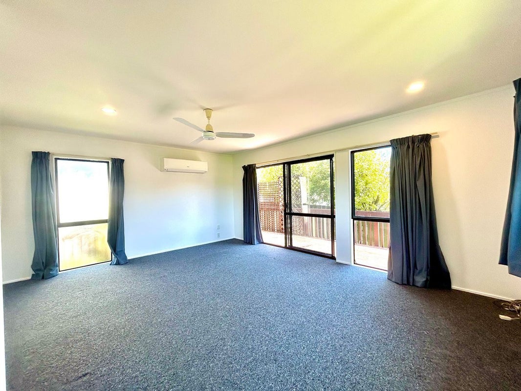 1/30 Fraser Road, Narrow Neck, Auckland - Carousel 2